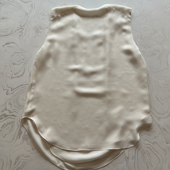 L'agence XS ivory Abella 100% Silk Relaxed Fit Sleeveless Keyhole Blouse - Picture 6 of 9